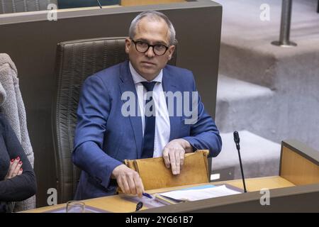 Bruxelles, Belgio. 6 novembre 2024. Il Ministro fiammingo Matthias Diependaele, nella foto, durante una sessione plenaria del Parlamento fiammingo a Bruxelles, mercoledì 6 novembre 2024. BELGA FOTO NICOLAS MAETERLINCK credito: Belga News Agency/Alamy Live News Foto Stock