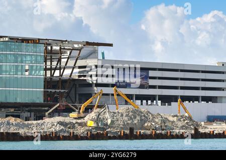 Miami, Florida, Stati Uniti - 1° dicembre 2023: Lavori di costruzione in corso per un nuovo terminal delle navi da crociera per MSC Cruises nel porto di Miami Foto Stock