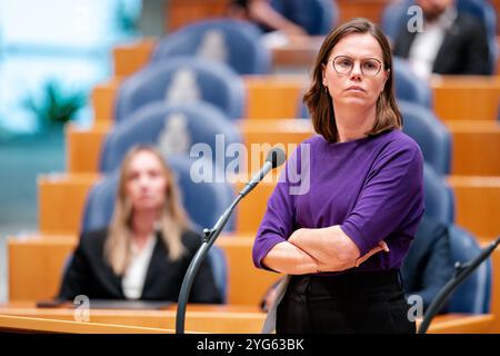 Den Haag, Paesi Bassi. 8 ottobre 2024. DEN HAAG, PAESI BASSI - 8 OTTOBRE: Mirjam Bikker (CU) durante il dibattito Plenario al Tweede Kamer l'8 ottobre 2024 a Den Haag, Paesi Bassi (foto di John Beckmann/Orange Pictures) crediti: Orange Pics BV/Alamy Live News Foto Stock