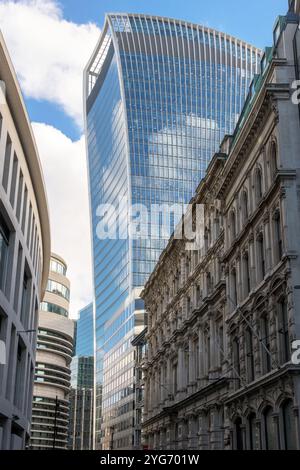 Il Fenchurch Building (The Walkie-Talkie) in Fenchurch St, Londra. Foto Stock