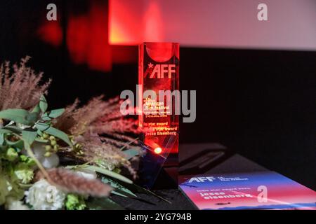 Breslavia, Breslavia, Polonia. 6 novembre 2024. Il 15° American Film Festival di WrocÅ‚aw ha accolto l'acclamato attore Jesse Eisenberg come uno dei suoi ospiti principali quest'anno. Noto per i suoi ruoli in film come The Social Network, Zombieland e The Art of Self-Defense, Eisenberg porta una presenza unica sullo schermo e la sua partecipazione ha aggiunto un fascino speciale alla formazione di quest'anno. Il festival, che si tiene dal 5 all'11 novembre, celebra una vasta gamma di cinema americano, dai successi di Hollywood alle gemme indipendenti, mettendo in mostra la diversità e la profondità del cinema americano. Al festival, l'attore re Foto Stock