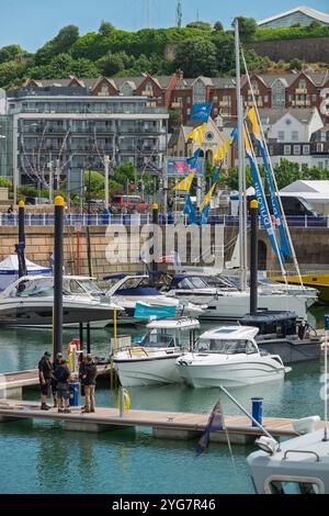 Barche ormeggiate a Elizabeth Marina, Saint Helier, Jersey Foto Stock