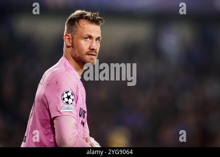 Bruges, Belgio. 6 novembre 2024. BRUGES, BELGIO - 6 NOVEMBRE: Il Club Brugge KV Simon Mignolet guarda durante la fase MD4 della UEFA Champions League 2024/25 tra il Club Brugge KV e l'Aston Villa FC a Jan Breydelstadion il 6 novembre 2024 a Bruges, Belgio. (Foto di René Nijhuis/MB Media) credito: MB Media Solutions/Alamy Live News Foto Stock