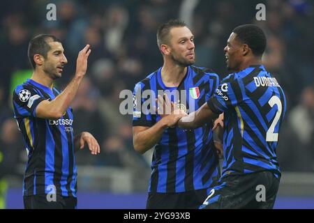 Milano, Italia. 7 novembre 2024. Henrikh Mkhitaryan di Inter Milan, Stefan de Vrij dell'Inter Milan, Denzel Dumfries dell'Inter Milan durante la partita di calcio di UEFA Champions League tra Inter e Arsenal a allo Stadio San Siro di Milano - mercoledì 6 novembre 2024. Sport - calcio . (Foto di Spada/LaPresse) credito: LaPresse/Alamy Live News Foto Stock