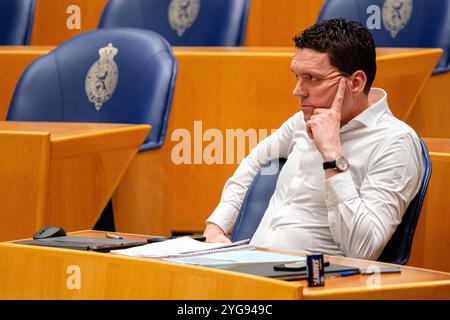 2024-02-01 Dutch Tweede Kamer Plenary Debate DEN HAAG, PAESI BASSI - 1 FEBBRAIO: Wim Meulenkamp VVD durante il dibattito Plenario al Tweede Kamer il 1° febbraio 2024 a Den Haag, Paesi Bassi Den Haag Tweede Kamer Paesi Bassi contenuto non disponibile per la ridistribuzione nei Paesi Bassi direttamente o indirettamente tramite terzi. Copyright: XJohnxBeckmannx Foto Stock