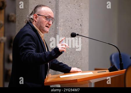 2024-02-01 Dutch Tweede Kamer Plenary Debate DEN HAAG, PAESI BASSI - 1 FEBBRAIO: Dion Graus PVV durante il dibattito Plenario al Tweede Kamer il 1° febbraio 2024 a Den Haag, Paesi Bassi Den Haag Tweede Kamer Paesi Bassi contenuto non disponibile per la ridistribuzione nei Paesi Bassi direttamente o indirettamente tramite terzi. Copyright: XJohnxBeckmannx Foto Stock