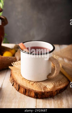 Punch messicano alla frutta di Natale. In Messico si chiama Ponche, è una bevanda calda infuso di frutta, tradizionalmente consumata nella stagione di dicembre durante posada Foto Stock