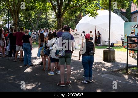 Seattle, Stati Uniti. 1 settembre 2024. Scene del festival musicale internazionale Bumbershoot del fine settimana. L'iconico festival di musica e arte attira migliaia di persone Foto Stock