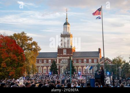 Washington, Stati Uniti. 6 novembre 2024. La candidata presidenziale democratica e vicepresidente Kamala Harris tiene un discorso di concessione ai media e ai sostenitori il giorno dopo il Kamala Harris Election Night Event per le elezioni presidenziali statunitensi del 2024 alla Howard University di Washington, DC, mercoledì 6 novembre 2024. Donald J. Trump ha vinto la presidenza contro il candidato democratico Kamala Harris mercoledì mattina presto. Harris ha chiamato Trump mercoledì per congratularsi con lui per aver vinto le elezioni presidenziali. Foto di Bonnie Cash/UPI credito: UPI/Alamy Live News Foto Stock