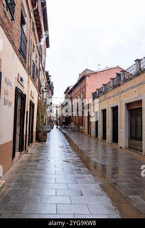 Lerma, Spagna - 07 aprile 2024: Dettagli degli edifici medievali del centro storico della città di Lerma nella provincia di Burgos, Spagna Foto Stock