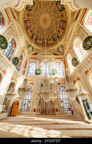 Interno della Moschea di Ortakoy a Istanbul, Turchia Foto Stock