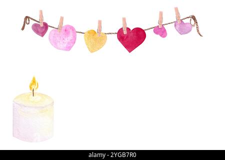 Candela bianca accesa con cuori di carta appesi su una carta orizzontale ad acquerello isolata sul bianco. Arte di alta qualità dipinta a mano. Perfetto per Foto Stock