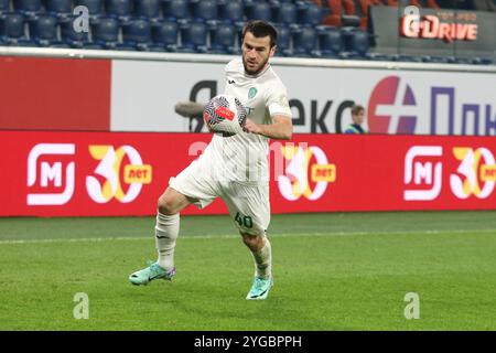 San Pietroburgo, Russia. 6 novembre 2024. Rizvan Utsiev (40) di Akhmat visto in azione durante le finali del 1/4 della Coppa di Russia nel RPL, la prima partita di calcio tra Zenit San Pietroburgo e Akhmat Grozny alla Gazprom Arena. Punteggio finale; Zenit 3:0 Akhmat. (Foto di Maksim Konstantinov/SOPA Images/Sipa USA) credito: SIPA USA/Alamy Live News Foto Stock