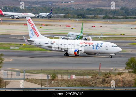 Aeroporto Barajas di Madrid. Boeing 737 aereo di linea della compagnia aerea Air Europa. Foto Stock