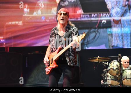 REGNO UNITO. 6 novembre 2024. LONDRA, INGHILTERRA - 06 NOVEMBRE: Roger Glover dei "Deep Purple" si esibisce all'O2 Arena di Greenwich il 6 novembre 2024 a Londra, Inghilterra. CAP/Mar © Mar/Capital Pictures credito: Capital Pictures/Alamy Live News Foto Stock