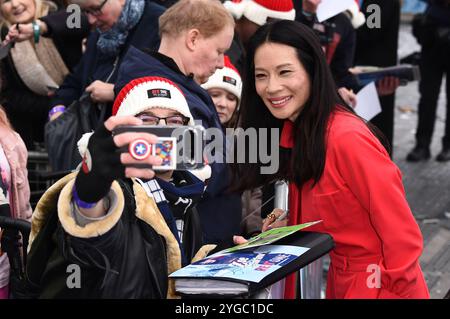 Lucy Liu beim Photocall zum Kinofilm Red One - Alarmstufe Weihnachten im Potters Fields Park e ponte der Tower. Londra, 06.11.2024 *** Lucy Liu al photocall per il film Red One Christmas Alert al Potters Fields Park al Tower Bridge di Londra, 06 11 2024 foto:XS.xVasx/xFuturexImagex RED one 4065 Foto Stock