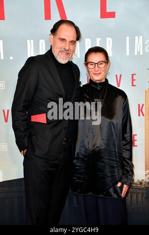 Thomas Loibl und Lisy Christl bei der Premiere des Kinofilms Konklave im Delphi Filmpalast. Berlino, 06.11.2024 *** Thomas Loibl e Lisy Christl alla prima del film Conclave at Delphi Filmpalast Berlin, 06 11 2024 foto:Xn.xKubelkax/xFuturexImagex konklave 4052 Foto Stock