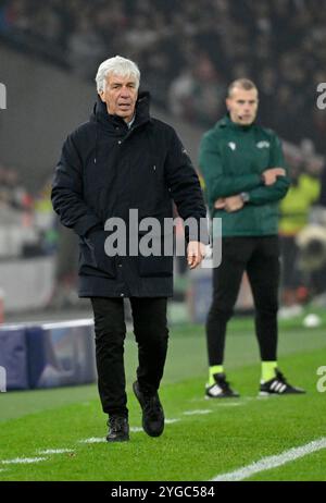 Allenatore Gian Piero Gasperini Atalanta BC Bergamo am Spielfeldrand Gestik Geste Champions League VfB Stuttgart vs Atalanta BC Bergamo 05.11.2024 LE NORMATIVE DFL VIETANO QUALSIASI USO DI FOTOGRAFIE COME SEQUENZE DI IMMAGINI E/O QUASI-VIDEO Foto Stock