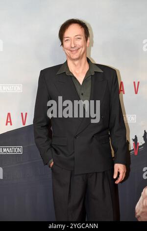 Volker Bertelmann Oscar / Beste Filmmusik 2024 bei der Premiere KONKLAVE im Delphi-Filmpalast a Berlino AM 06.11.2024 *** Volker Bertelmann Oscar Best Film Music 2024 alla prima KONKLAVE al Delphi Filmpalast di Berlino il 06 11 2024 Foto Stock