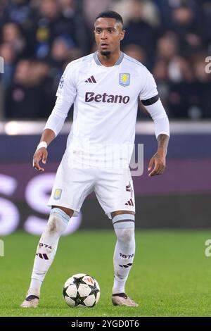 Bruges, Belgio. 6 novembre 2024. BRUGES, BELGIO - 6 NOVEMBRE: Ezri Konsa dell'Aston Villa FC in azione durante la fase MD4 della UEFA Champions League 2024/25 tra il Club Brugge KV e l'Aston Villa FC a Jan Breydelstadion il 6 novembre 2024 a Bruges, Belgio. (Foto di Joris Verwijst/Orange Pictures) credito: Orange Pics BV/Alamy Live News Foto Stock