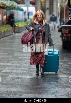 Londra, Inghilterra, Regno Unito. 7 ottobre 2024. Kate Galloway arriva ai Global radio Studios per il suo programma radiofonico Credit: Richard Lincoln/Alamy Live News Foto Stock