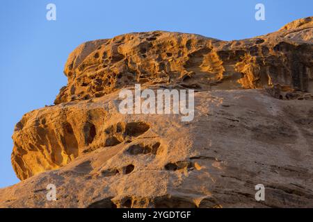 Paesaggio con rocce di arenaria nel sito archeologico di Little petra, Giordania, Asia Foto Stock