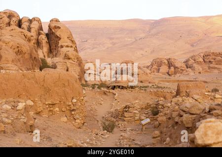 Al Beidha rovine di un insediamento preistorico in Medio Oriente, situato vicino a Little Petra Siq al-Barid, Giordania, Asia Foto Stock