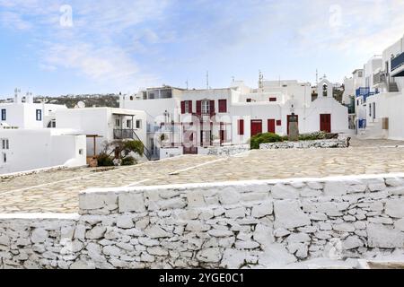 Mykonos, Grecia tipiche case bianche greche nella piccola Venezia parte della città di Myconos Foto Stock