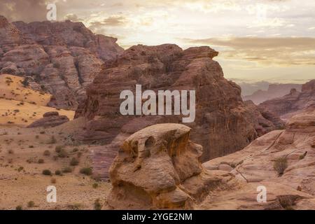 Paesaggio con rocce di arenaria nel sito archeologico di Little petra, Giordania, Asia Foto Stock