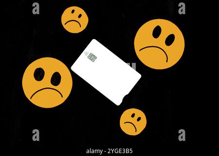 Immagine di un'emoticon di carta arancione ritagliata con un gesto triste e di una carta bianca su sfondo nero. il concetto di rovina tristezza tristezza disaccordo Foto Stock