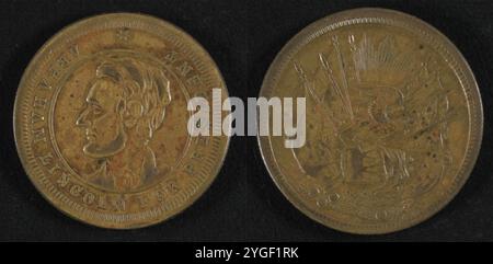 Simbolo della campagna di Abraham Lincoln che mostra un'immagine di Abraham Lincoln con il testo "Abraham Lincoln for President" sul fronte e un'aquila, un tamburo e delle bandiere sul retro. Token apparteneva all'infermiera Rebecca Pomroy che lavorava al Columbian Hospital, Washington D.C. durante la guerra civile. Foto Stock