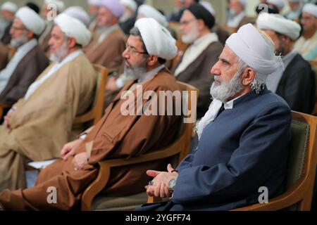 Teheran, Iran. 7 novembre 2024. I membri dell'Assemblea di esperti della leadership partecipano a una riunione con il leader supremo iraniano a Teheran. (Immagine di credito: © Ufficio del leader supremo iraniano tramite ZUMA Press Wire) SOLO USO EDITORIALE! Non per USO commerciale! Foto Stock