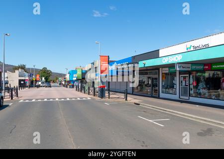 New Norfolk, Tasmania, Australia - dicembre 26 2022: Nuovo centro di Norfolk con negozi sulla strada principale Foto Stock