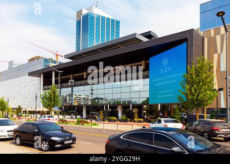 Il Tashkent City Mall è un moderno complesso commerciale e di intrattenimento a Tashkent, Uzbekistan. Dispone di oltre 250 marchi, tra cui internazionali e lo Foto Stock