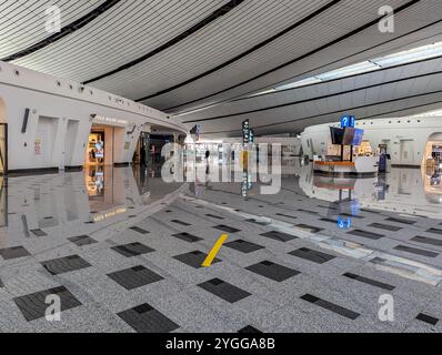 Pechino, Cina. 7 novembre 2024. Dato che British Airways e altre compagnie fermano i voli per la Cina, l'aeroporto di Pechino ha pochissimi clienti e circa una dozzina di partenze credito: Thomas Faull/Alamy Live News Foto Stock