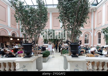 Il Wallace Restaurant della Wallace Collection, a Londra. Un museo d'arte nazionale a Hertford House. Foto Stock