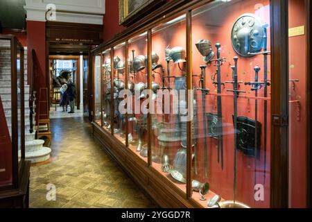 The Arms and Amour espone alla Wallace Collection di Londra. Un museo d'arte nazionale a Hertford House. Foto Stock