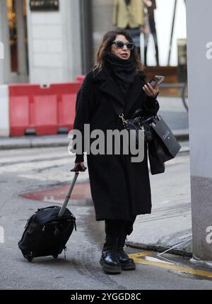 Milano, 07-11-2024 Cristina D'avena passeggia per le vie del centro Foto Stock