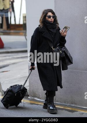 Milano, 07-11-2024 Cristina D'avena passeggia per le vie del centro Foto Stock