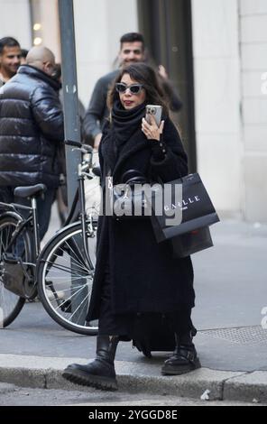 Milano, 07-11-2024 Cristina D'avena passeggia per le vie del centro Foto Stock