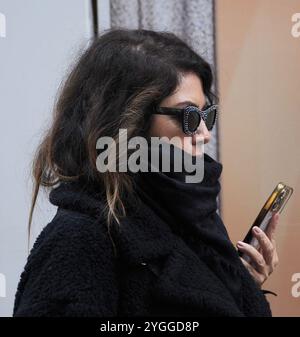 Milano, 07-11-2024 Cristina D'avena passeggia per le vie del centro Foto Stock