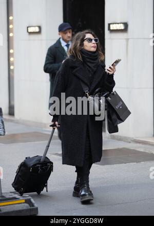 Milano, 07-11-2024 Cristina D'avena passeggia per le vie del centro Foto Stock