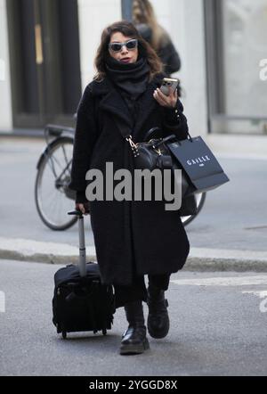 Milano, 07-11-2024 Cristina D'avena passeggia per le vie del centro Foto Stock