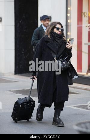 Milano, 07-11-2024 Cristina D'avena passeggia per le vie del centro Foto Stock