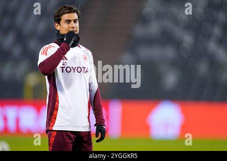 Bruxelles, Belgio. 7 novembre 2024. BRUXELLES, BELGIO - 7 NOVEMBRE: Paulo Dybala di AS Roma guarda in alto durante la fase MD4 di UEFA Europa League 2024/25 tra R. Union Saint-Gilloise e AS Roma allo stadio King Baudouin il 7 novembre 2024 a Bruxelles, Belgio. (Foto di Joris Verwijst/Orange Pictures) credito: Orange Pics BV/Alamy Live News Foto Stock