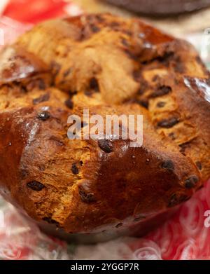 Vista dall'alto di un panettone, italiano tipico dolce di Natale. Foto Stock