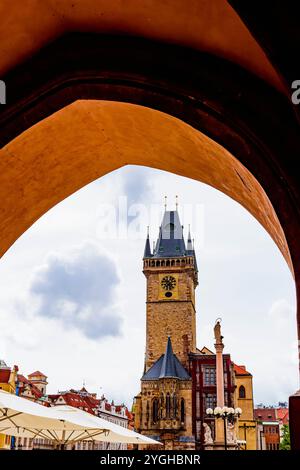 Il Municipio della città Vecchia di Praga è uno dei monumenti più visitati della città. Si trova nella Piazza della città Vecchia. Praga, Repubblica Ceca, Europa Foto Stock