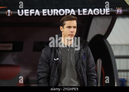 Riga, Lettonia. 7 novembre 2024. David Hubert, allenatore dell'Anderlecht, e nella foto prima di una partita di calcio tra il lettone Rigas FS e il belga RSC Anderlecht, a riga, in Lettonia, il quarto giorno della fase di campionato del torneo UEFA Europa League. BELGA PHOTO VIRGINIE LEFOUR credito: Belga News Agency/Alamy Live News Foto Stock