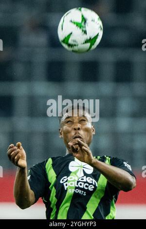 Linz, Austria. 7 novembre 2024. Abu Francis di Cercle raffigurato in azione durante una partita di calcio tra la squadra austriaca LASK Linz e la squadra belga Cercle Brugge KV, giovedì 07 novembre 2024 a Linz, Austria, il giorno 3 del torneo UEFA Conference League. BELGA PHOTO JASPER JACOBS credito: Belga News Agency/Alamy Live News Foto Stock