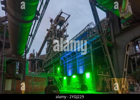 Duisburg, parco Landschaftspark Duisburg-Nord, altoforno 5 a Ruhrgebiet, Renania settentrionale-Vestfalia, Germania Foto Stock